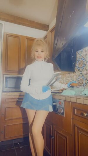 Charo Instagram - Hola Amigos l want to share with You A Very Importante Secret To be Young and Hot Tamale . PS . If You Don’t Understand what l am talking about . Please Let Me Know and l promise to Speak more Slowly and Clearly .I Love You All Besos . @tropicalfruitboxusa 
#charo #cuchicuchi #chocolate #cacao #sweets #antiaging  #dun #tropocalfruits #fl #miami  #tropical #delious #pods #vitamins #healthyrecipes #health #fountainofyouth #candy #foodofthegods #nature #loveyou