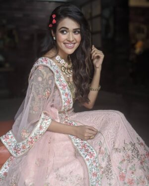 Charvi Saraf Instagram - Happy Ganesh Chaturthi to all!!! ✨✨
There's no limit to the extent of positivity the beginning of this festival gives..
Outfit @pallavi.srivastava42