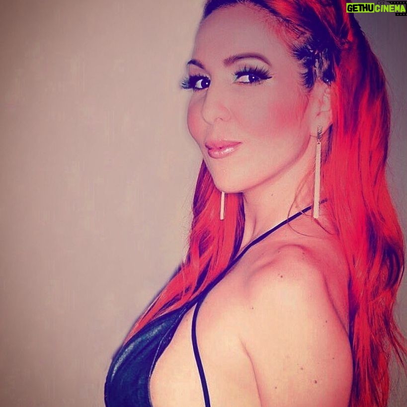 Chastity Ashley Instagram - Just as the water reflects the stars and the moon, the body reflects the mind and the soul. . Seek the fountain from within yourself . #supernatural #supersoulsunday #sundayfunday #sundayvibes #soulgrowth #drummergirl #neonpony