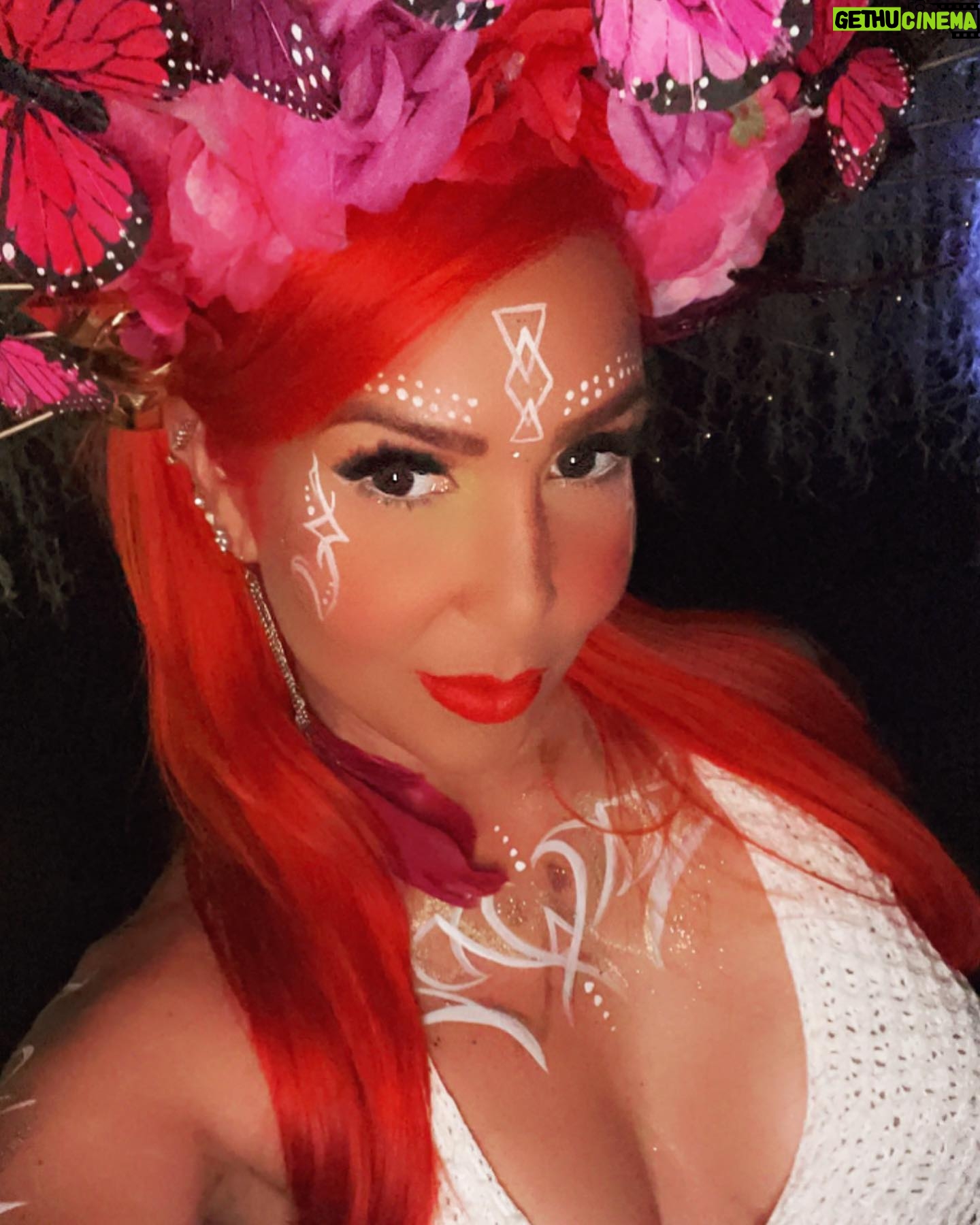 Chastity Ashley Instagram - In every person there is a Sun, Let them shine! ☀️ . When the sun rises, it rises for everyone . #friday #vibes #lightworker #hybrid #dj #drummer #percussionist #producer #beatmaker #neonpony