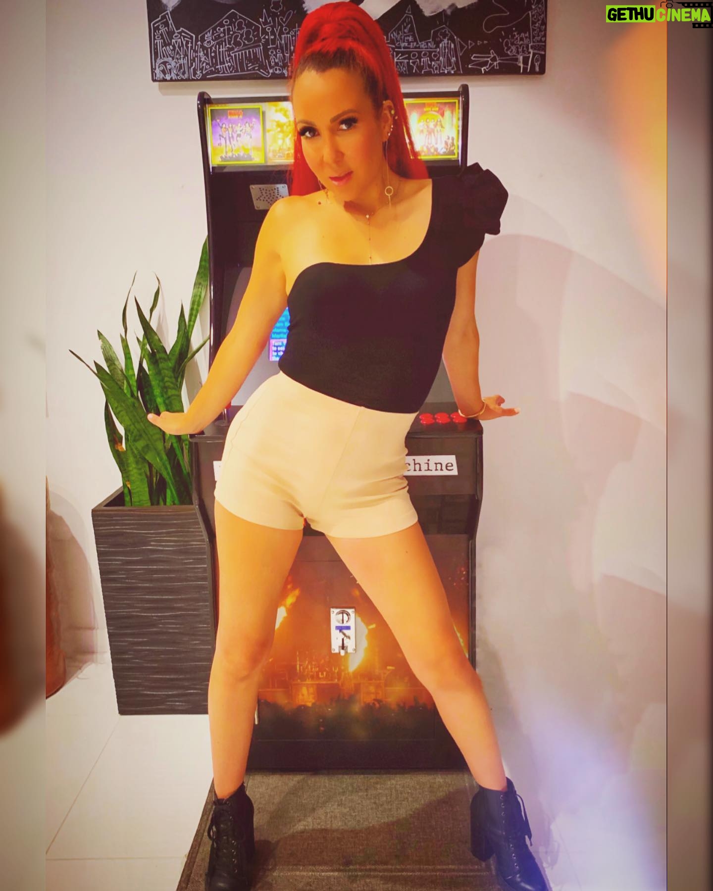 Chastity Ashley Instagram - “When I get old, I will not be old, I will be Vintage!” . Be sure to tune in Tuesday @ 7pm Los Angeles time as I’ll be doing a Live Drum & DJ Set for the incredible @grittyinpinklife virtual tour rounding it out in the #cityofangels Mark your calendars my #beatmakers . #livestream #instagramlive #live #grittyinpink #tour #ladies #rock #dj #drummer #percussion #drummergirl #neonpony