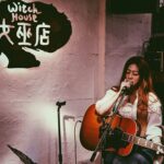 Cheer Chen Instagram - 🧙‍♀️﻿ ﻿ 「我有一種感受，就是其實宇宙或者某種力量，是很希望很希望我們能夠成功，很希望很希望我們能夠得到我們想要的。只是大多數的時間，我們都只知道自己不要什麼，沒有辦法具體描繪出自己想要的未來。在這種前提之下，可能很容易看到別人擁有什麼就會覺得那會不會其實也是我要的。於是我們就一直走在別人的路上而錯過了自己要的生活。」﻿ ﻿ —2019.4.30 @女巫店﻿ ﻿ 1.傷害﻿ 2.跳舞吧﻿ 3.Pussy﻿ 4.Peace&Revolution﻿ 5.殘缺的彩虹﻿ 6.神魂顛倒﻿ 7.華生﻿ 8.沙發海﻿ ﻿ 中場休息﻿ ﻿ 9.沙漏﻿ 10.52赫茲﻿ 11.時間的歌﻿ 12.小步舞曲﻿ 13.小塵埃﻿ 14.下個星期去英國﻿ 15.越洋電話﻿ 16.靈感﻿ 17.別送我回家﻿ 18.普魯斯特行動﻿ 19.吉他手﻿ 20.九份的咖啡店﻿ 21.80%完美的日子﻿ ﻿