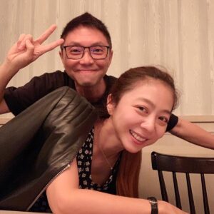 Cheer Chen Instagram - 遇見大學時一起寫歌的學斌學長，謝謝靜茹邀請，中秋假期驚喜相聚，那些在政大階梯上喝著啤酒聊天唱歌的往事，近在咫尺，未曾遠離。