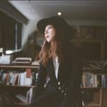 Cheer Chen Instagram - 📖 今年受兩廳院邀請，為Opentix專欄寫稿。我寫了開車橫越美國的見聞，寫了我愛用的中型雙眼底片相機，也放了我拍攝的照片。 這一期，我寫的是每個人家裡或多或少都可能會有的東西。 寫作是有趣的事情，透過文字，很多東西被整理了，就像把某個抽屜毫不保留的檢視，仔細規劃，日後更用心珍惜。 一直有人要我寫我用的洗髮精😂（我也是可以寫喔） 你呢，你想要從自己的哪個抽屜開始整理起？ https://www.opentix.life/article/1534374807271325696