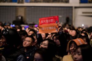 Cheer Chen Instagram - 整理到這些，
想起我們一起經歷的點點滴滴，你們都好嗎？

不分季節的瘋狂浪漫，隨著天氣晴朗，氣溫增加，也漸漸甦醒了嗎？