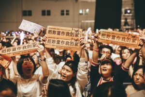Cheer Chen Instagram - 整理到這些，
想起我們一起經歷的點點滴滴，你們都好嗎？

不分季節的瘋狂浪漫，隨著天氣晴朗，氣溫增加，也漸漸甦醒了嗎？