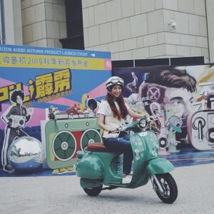 Cheer Chen Instagram - 📻
這兩天在秦皇岛阿那亞的海邊參加了第三屆貓王收音機電臺復活節。我和30多位廣播人、音樂人、旅行者，接力完成了一場24小時的馬拉松式電臺直播。﻿
﻿
這次電臺復活節的主題就是“旅行的意義”，他們很有心地在海邊搭建了一個旅行的意義主題樂園。在此之前，我從來沒想過這首歌可以做成主題公園。﻿
﻿
這一程很開心，見到許多老朋友，聊了很多關於這15年的事情，有一瞬間也彷佛回到了那個時刻，當時寫下《旅行的意義》的心情。﻿
﻿
也很感謝與大家相遇，這十五年來你有什麼想要對我說的嗎？﻿