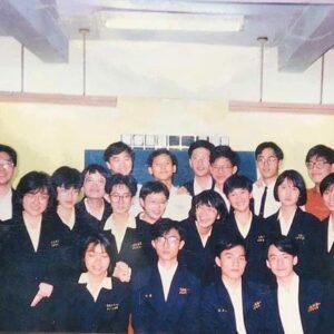 Cheer Chen Instagram - 🐾
認識自己是一條漫長的路。﻿
﻿
從朋友那得到一張高中時期的照片，才想起曾是景美女中演辯社的社員，跟當時實力最強的成功高中有過交流。金魚腦如我早忘了這張照片在哪拍的，也忘了跟照片裡的人何時開始全都失去聯絡，但依稀記得當年的我，就算辯輸了也無所謂，辯贏了也沒多大成就感，有天下午我離開社團走在學校游泳池旁的長廊，想著我愛上的應該是思辨的過程，而非說服別人的結果。是那種可以從不同角度看一件事情之後，得到寬闊視野，得到選擇或不選擇的自由。這樣的自由在拿起吉他，試著開始寫歌以後，好像自己同時是雲朵也同時可以是風，可以是山也可以是即將落下的雨，不必揭曉是否有人懂的字句之間的關聯，最好不懂，把解讀與感受的權利開放給懂得享受自由的人。這大概也是創作的起點，在認識自己這條路上，一個小小的里程記號。﻿
﻿
其實不太擅長說話的我，唱歌的時候，也得到將自己溫柔隱藏的自由。