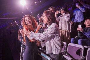 Cheer Chen Instagram - 台北小巨蛋三場的最後一場，不是結束，而是巡迴的開始，接下來會到很多城市，讓漫漫長夜繼續，但我卻已等不及再回來，重溫你們的浪漫與狂喜，分享音樂中的孤獨與豐盈。

勾勾手，再回來，你們要讓美夢不醒。