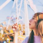 Cheer Chen Instagram – 🍭
有些人，你問他吃了沒，他永遠說吃了，你問他好嗎？他總是說好。

你很難從他口中知道他真正的期待，因為就算他的快樂，他也怕說出來成為別人的負擔。他們只要知道他在乎的人快樂，就夠了。

這樣的人，需要有人察覺到他的需要，也需要一首被瞭解的歌。

這樣說不出口，也許是一種殘缺，也許更是一種能力，於是用心聆聽，於是轉身寫歌，彼此照耀著，如同你我。

想要聽你說，快樂多過憂愁，想要聽你說，卻發現你在騙我😔
