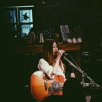 Cheer Chen Instagram - 🧙‍♀️﻿ ﻿ 「我有一種感受，就是其實宇宙或者某種力量，是很希望很希望我們能夠成功，很希望很希望我們能夠得到我們想要的。只是大多數的時間，我們都只知道自己不要什麼，沒有辦法具體描繪出自己想要的未來。在這種前提之下，可能很容易看到別人擁有什麼就會覺得那會不會其實也是我要的。於是我們就一直走在別人的路上而錯過了自己要的生活。」﻿ ﻿ —2019.4.30 @女巫店﻿ ﻿ 1.傷害﻿ 2.跳舞吧﻿ 3.Pussy﻿ 4.Peace&Revolution﻿ 5.殘缺的彩虹﻿ 6.神魂顛倒﻿ 7.華生﻿ 8.沙發海﻿ ﻿ 中場休息﻿ ﻿ 9.沙漏﻿ 10.52赫茲﻿ 11.時間的歌﻿ 12.小步舞曲﻿ 13.小塵埃﻿ 14.下個星期去英國﻿ 15.越洋電話﻿ 16.靈感﻿ 17.別送我回家﻿ 18.普魯斯特行動﻿ 19.吉他手﻿ 20.九份的咖啡店﻿ 21.80%完美的日子﻿ ﻿