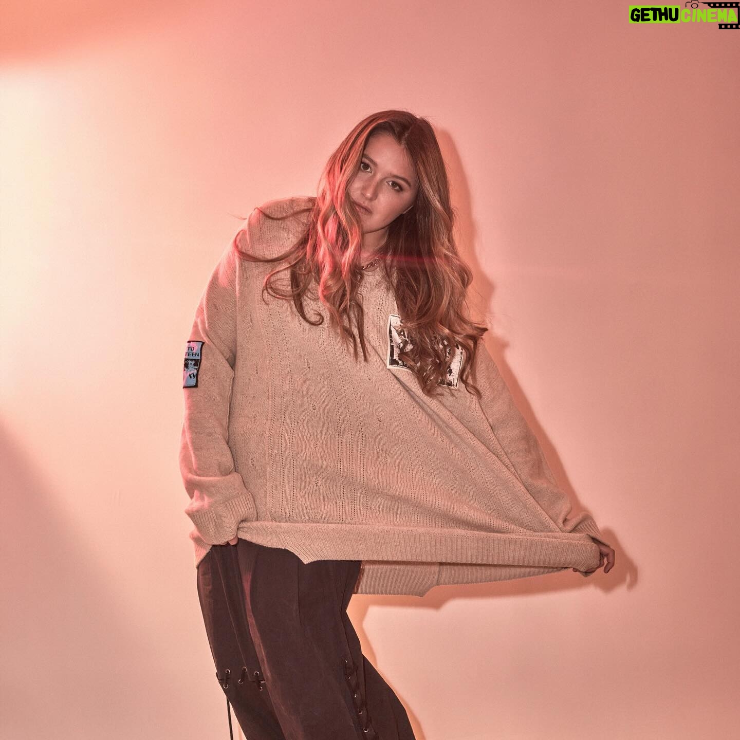 Chelsea Cutler Instagram - loved every second of this, thank you @tmrwmag <3 full story online photographer @benritterphoto stylist @emmawendorff glam @emmawendorff writer @ragbagxo editor @joetmrw