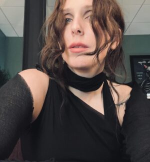 Chelsea Wolfe Instagram - backstage zelfie to celebrate yet another perfect @garrettmarkenson haircut✨