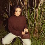 Chelsea Zhang Instagram - In the bush w my @polene_paris Number 9 mini ✨ 📷 - @thetaliaclaire 🔥🔥 So grateful to have been gifted a Poléne bag!!!! They’re so beautiful 🥰❤️👀 #poleneparis