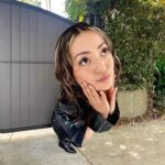 Chelsea Zhang Instagram – *:･ﾟwho little ol me 🥹✨👉👈 

🎁✨❤️