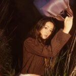 Chelsea Zhang Instagram - In the bush w my @polene_paris Number 9 mini ✨ 📷 - @thetaliaclaire 🔥🔥 So grateful to have been gifted a Poléne bag!!!! They’re so beautiful 🥰❤️👀 #poleneparis
