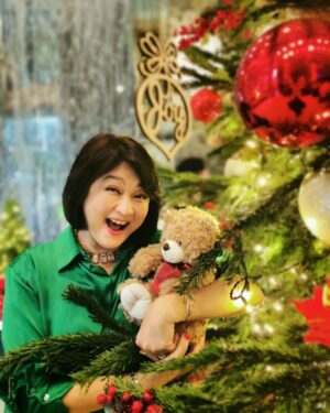 Chen Liping Instagram - Joy to the World.. 🎶🎵🌍❤️
Merry Christmas Everyone!🎄🎅💝❤️
#Blessed #Christmas #Savior
#Love #Peace #Joy #PTL
#ChenLiPing #陳莉萍
