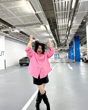 Chen Liping Instagram - 充充电！Blessed Sunday Everyone 💖💖💖

# Pic 6 Fully Charged 😄😄😄

#PTL