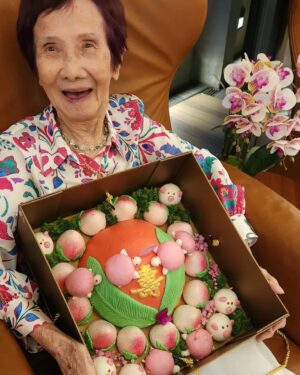 Chen Liping Instagram - Happy Blessed Birthday to My HappyHappy Mom ❤️❤️❤️
㊗️喜乐、安康❤️❤️❤️
⬅️看看她听我唱生日歌和听到我说了什么更加的Happy😄😄😄
#Happy #Birthday #Blessed
#SheWishesEveryoneToBeLikeHerHappyHappyToo💪💪💪
#Love #Peace #Joy #PTL
#笑口常开 #麻将 #四色牌
#我也会玩哦 #感恩
#陳莉萍 #ChenLiPing