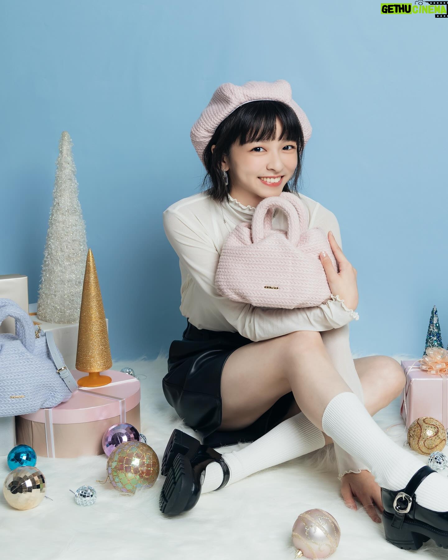 Chen Yan-Fei - 3 Likes - 冬天來了!
最期待的聖誕季節🎄
大家會想收到什麼禮物呢~
今年幫各位準備了針織包還有一起搭配同系列的貝蕾帽
針織包毛茸茸又小巧,一定是每個女孩要有的
搭配貝蕾帽超粉嫩
好看可愛又暖呼呼
快來一起過最愛的聖誕( ´▽`)
@saime_officialtw
#S‘AIME #東京企劃 #最懂亞洲女孩的包包品牌
#陳姸霏 #品牌大使 #初戀