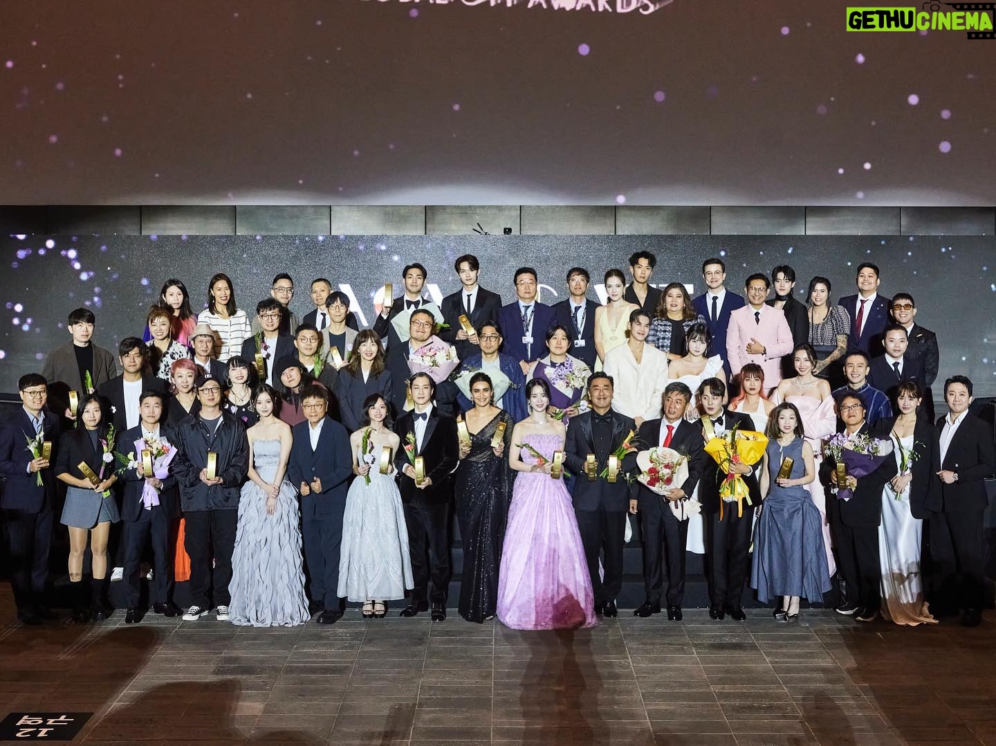 Chen Yan-Fei - 3 Likes - Busan ACA & G.OTT Awards✨
能夠跟大家一起站在這裡好像一場夢☁️
無法言喻的雀躍與激動,在釜山的那幾天心情就像雲霄飛車,直到最後一刻到站了才慢慢反應過來。
非常感謝《人選之人-造浪者》 @thewavemakers.official 帶領我一起前往亞洲內容大獎。
謝謝亞洲內容大獎的肯定,入圍女配角已經驚喜萬分,可以拿到年度新星獎直到此刻還是覺得好不可思議!🥹🏆💗
謝謝一直以來在我身邊的工作夥伴們!
謝謝 @welldonefilm 你們像家人般的存在與陪伴和包容🫶🏻
謝謝我親愛的造型團隊讓我自在又閃亮的上台♡
Makeup&Hair @backstage_aga @backstage__makeup
Stylist @ting_ting_huei @emayuyun @zestylingstudio
Wardrobe @baitangwedding @baitangcollection
@renecaovilla.tw
@apmmonaco
#ACA2023
#ACAGOTT
#asiacontentsawardsglobalottawards