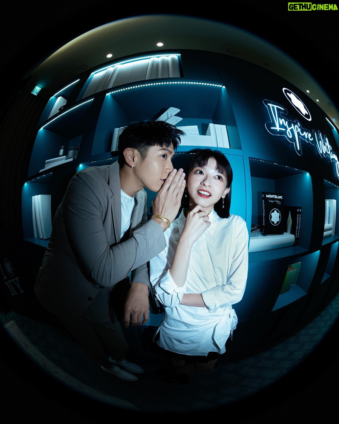 Chen Yan-Fei - 3 Likes - 💗
近的工作花絮
與愛的團隊一起工作很浪漫
開心就對攝影師調皮搗蛋的姸
與好久不見的大前輩-柯導 耶!