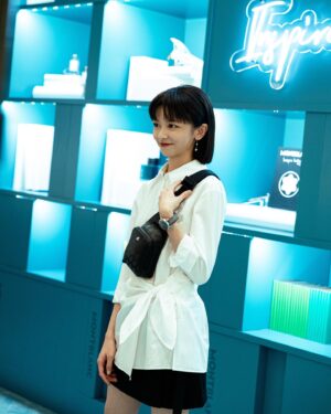 Chen Yan-Fei Instagram - 🐰
來到萬寶龍101旗艦店全新 Extreme 3.0 系列皮件發表會啦😍
包包很美 好搭配又實用
活動很開心很好玩 巡迴的咖啡車很可愛♡
非常謝謝邀請🫶🏻

@montblanc 

#MontblancTW #InspireWriting #MontblancAroundTheWorld #MontblancLibrarySpirit #MontblancLeather #MontblancExtreme

Thank you all ♡
Makeup @backstage_aga 
Hair @dustin_four_hair 
Stylist @zestylingstudio 
Photographer @vvvvwangvvvv