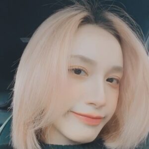 Chen Yi Xin Instagram - ：
一串照片裡頭參雜了各種情緒⋆ᶿ̵᷄ ˒̼ ᶿ̵᷅⋆

-
前陣子有粉絲突然問我 怎麼最近這麼少看到我發文跟動態
其實打開看相簿我紀錄下了好多東西⏳
太專注於當下 就算記錄下來也忘記分享了
計劃剪日常VLOG短片記錄下來每一天的生活 
結果每次拍完剪一半就好累😂然後就躺在草稿區⋯

-
還說你們會想看我日常工作vlog 有多邋遢

啊我染了新髮色 ✌︎˶╹ꇴ╹˶