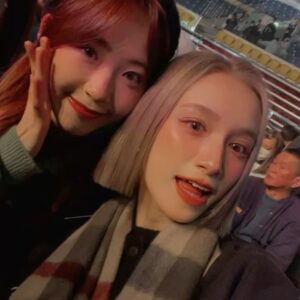 Chen Yi Xin Instagram - ：
一串照片裡頭參雜了各種情緒⋆ᶿ̵᷄ ˒̼ ᶿ̵᷅⋆

-
前陣子有粉絲突然問我 怎麼最近這麼少看到我發文跟動態
其實打開看相簿我紀錄下了好多東西⏳
太專注於當下 就算記錄下來也忘記分享了
計劃剪日常VLOG短片記錄下來每一天的生活 
結果每次拍完剪一半就好累😂然後就躺在草稿區⋯

-
還說你們會想看我日常工作vlog 有多邋遢

啊我染了新髮色 ✌︎˶╹ꇴ╹˶