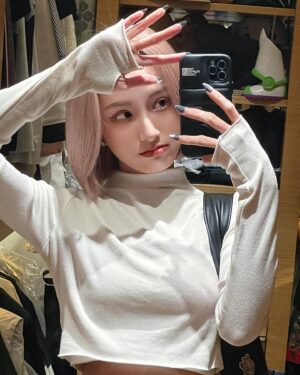 Chen Yi Xin Instagram - ✌🏻

兩年從E變I 🫗