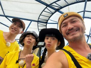 Chen Yu Instagram - 2024一開頭貼文獻給玩很大，
意猶未盡的一趟旅程💛🖤❤️
每天笑到東倒西歪，
回來想一次再笑一次，
濃度超高感覺跟大家認識了好久。
第四次上玩很大，
每次都覺得這個團隊真的好強、真的好用心。
謝謝玩很大的照顧🙇🏻‍♀️
我愛紅黃黑隊！期待播出！！！！！

🔥請務必關注這個我們在無聊時候練的開花技能 
#馬來西亞新山 
@mr.player.tw