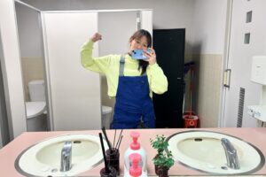 Chen Yu Instagram - 一人旅行碎片紀錄👻
淚腺發達，早上出門感動落淚、吃到美食也感動落淚、滑到一半看到美景也落淚，所有畫面都自動套上濾鏡。
可能留戀過頭，回來腦袋一直轉不過來，有種解離感，不知道自己現在到底在哪裡？
-
藏王後來持續下大雪，恢復以往的雪量， @snowtravelskischool 又釋出名額可以報名了！
我覺得最珍貴的是這群人很善良，每次蹭到他們下課陪練，都很好玩！雖然把我騙上去黑線滑饅頭（還騙四次？！），轉一次摔一次摔到懷疑人生，可是一直聽到大家遠遠為我歡呼，下來還是會覺得自己怎麼那麼棒🤣
緣分總是這樣，源自小小的起心動念，引發一堆要分享也不知道該從何講起的小故事，總之賺到很多能量，謝謝照顧！ @gazaxin @cathy2wildddd