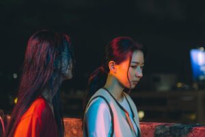 Chen Yu Instagram - 《#鬼天廈》
​2021年底到2022年初拍的，今年0419真的要上映了！我跟潘君侖都比完全明星運動會這麼久了，時間過得好快。
身邊的人都知道我什麼都不怕就怕鬼，鬼故事、鬼片、鬼屋我都會爆炸，有一段時間同儕流行傳恐怖影片（可愛影片突然跳出鬼嚇人的那種）我索性都不點開，用演得假裝很可怕（？）
結果這樣的我接鬼片了～～
田調過程我秉持非常敬畏的心，拍得很平安，也結了一些好緣份，之後宣傳再慢慢跟大家分享。

我們 #0419能活多久 上映
到時候見。

出演 小薰黃瀞怡｜陳妤｜潘君侖｜戴平雅（白癡公主）｜鄭茵聲｜高慧君｜澎恰恰｜許乃涵｜游書庭｜陳文山 
導演 謝志文
故事原型 鬼話連篇路邊攤

華映娛樂｜艾迪昇傳播｜一念間電影｜轅年視覺｜三皇生物科技｜星泰國際娛樂｜晉揚投資｜文化內容策進院｜伽國際媒體