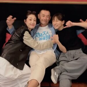 Chen Yu Instagram - #女兒大人加個賴 
60集播畢！謝謝大家的收看。
雀雀說我們小時候都是爸媽陪著每天追劇的，現代的爸媽反而很少有這種跟小孩的時光。她是第一次一家人帶兩個小孩一起乖乖追電視劇，哪怕最後十集觀眾氣到不行，但回想起來也還是奇幻到不行啊！我是覺得功德圓滿了啦
-
人蔘嘛，苦的，但還是會回甘的。
（最後一張是我們第一次住宜蘭，在鴨哥家放的煙火喔😌🫶🏻）
