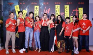 Chen Yu Instagram - 我的第一部驚悚電影《鬼天廈》今天上映！
宣傳期間被嚇很多次，還以為我演乩身不用被嚇🫨
帥氣安撫亡靈的我，確實只有在電影中才能看到！哈！
-
想先分享一個神奇的幕後故事，
每一段「靈語」因為有戲劇張力的需求，不同於大家常聽到的呢喃式靈語，是我們自己創造的語言，寫完也都有告訴道長，請道長再幫忙確認、請示神明。
我們有中文的依據在改編（改子音母音這種邏輯），而原意主要是祝福迴向的內容。
電影中我的角色佩芝跟媽媽有一顆，上輩子就約定好要再見面的手心痣，拍完之後不久，我的左手心也神祕地長了一顆痣，上網查都是好的意思，像是收到另一個維度的禮物那樣。
電影最後有一個經文畫面，我猜後製團隊也是希望可以迴向好的祝福給大家吧(´▽｀)

繼續加油，謝謝大家🙌🏻🙌🏻
-
電影衣剪裁造型&化妝： @kiarawang.makeup @kiarasfx 
髮： @coloristehairstyling / @jeffery627 
@mystery_writers_movie
