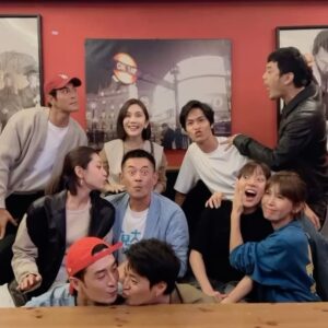 Chen Yu Instagram - #女兒大人加個賴 
60集播畢！謝謝大家的收看。
雀雀說我們小時候都是爸媽陪著每天追劇的，現代的爸媽反而很少有這種跟小孩的時光。她是第一次一家人帶兩個小孩一起乖乖追電視劇，哪怕最後十集觀眾氣到不行，但回想起來也還是奇幻到不行啊！我是覺得功德圓滿了啦
-
人蔘嘛，苦的，但還是會回甘的。
（最後一張是我們第一次住宜蘭，在鴨哥家放的煙火喔😌🫶🏻）