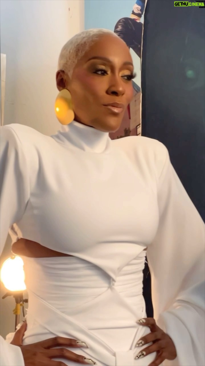 Cheryl 'Coko' Gamble - 10K Likes - Glam on the Beautiful talented @therealcokoswv 🎤
✨ It’s Tour Time✨
Xscape & SWV 🎶
📸 @mrdblanks
MUA 💋 @_makeupbybarbee_
Stylist @stylistjbolin
Hair @stepthebarber
Dress Designer @antlamourr
J.Bolin’s assistant @_mekstyles_
Lashes @_beautybeyondcosmetics “Vibe Check”