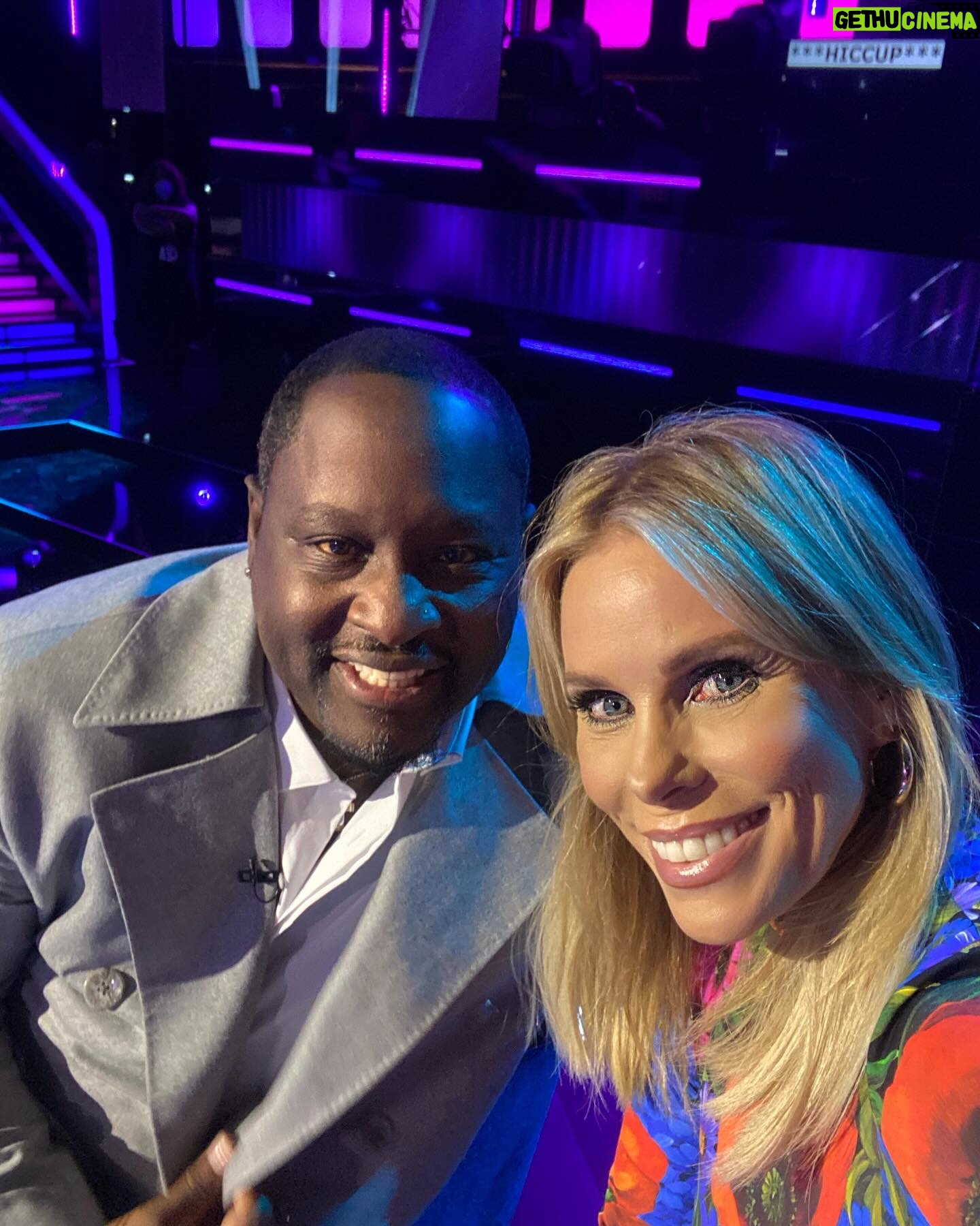 Cheryl Hines Instagram - So much fun w NeNe Leakes, Johnny Gill, Kate Flannery & of course Ken Jeong on I Can See Your Voice! ๐๐ฉท๐๐๐งก๐ฉต Wed nite on @foxtv #icanseeyourvoice #sing #laugh