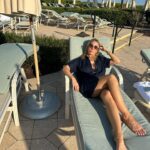 Cheryl Hines Instagram - Wishing I was still back in South Carolina enjoying the scenery 🩵🩵🩵 Is summer really over? #summer #beach #bathrobe #southcarolina