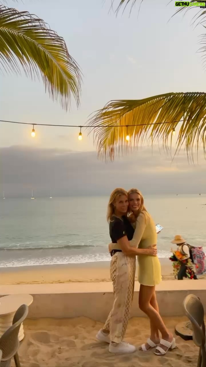 Cheryl Hines Instagram - SO grateful for everyone who was a part of the Hines Young launch this year, we truly couldn’t have done it without you🥹🤍✨ Wishing everyone a new year filled with self-care🥂 More to come in 2024! #familycompany #cleanskincare #happynewyear #newyeargoals #selfcare