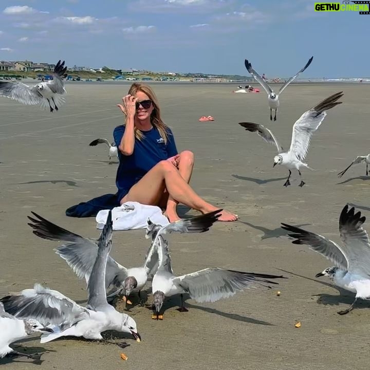 Cheryl Hines Instagram - Wishing I was still back in South Carolina enjoying the scenery 🩵🩵🩵 Is summer really over? #summer #beach #bathrobe #southcarolina