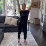 Cheryl Hines Instagram - Friday Fitness test... this wasn't too bad, right?! 💪😜 #fitnesstest #friyay #weekendvibes