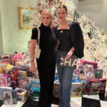 Cheryl Hines Instagram - Thank you @kathyhilton for inviting us to your beautiful toy drive for the #lamission. ✨✨ #happyholidays #toydrive #family #friends