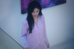 Cheryl Yang Instagram - 我們是可以選擇的……
受到傷害，別再留下，好嗎～～

謝謝 @him_ella0618 讓我人生第一次當美人魚🧜‍♀️♥️
@yoyang 渣男演得好好，100分（夠討厭🤣🤣🤣）

#別再留下