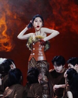 Cheryl Yang Instagram - 很難，但很爽的第一個舞台🔥

#乘風2024
#浪姐
