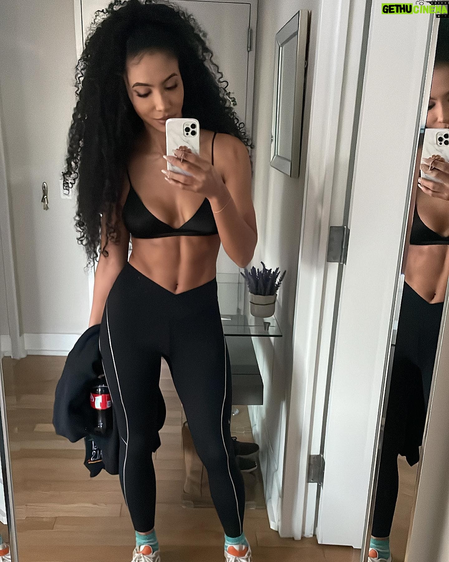 Cheslie Kryst - 124.8K Likes - Those January workouts been workin lol