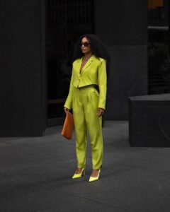 Cheslie Kryst Instagram - “Too many ants telling bees how to make honey.” 🐝 . 📸: @la.creativo . . #streetstyle #nycstreetstyle #nyfw2021 #newyork #womensfashion #chartreuse #greensuit #yellowsuit #blackgirlfashion