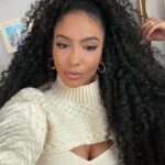 Cheslie Kryst Instagram - Sweater weather 😌 …..in other news, did you know there’s a difference between macarons and macaroons?? Apparently I’ve been calling macarons (pronounced mak-uh-rahns) macaroons this whole time and I’m probably going to keep doing it since it seems like the rest of the U.S. does too and I don’t want people to be confused when I order dessert 😂😂😂😂😂 . . . . #macaroon #macaron #sweaterweather #sweater #cropsweater #sweaterset #ootd