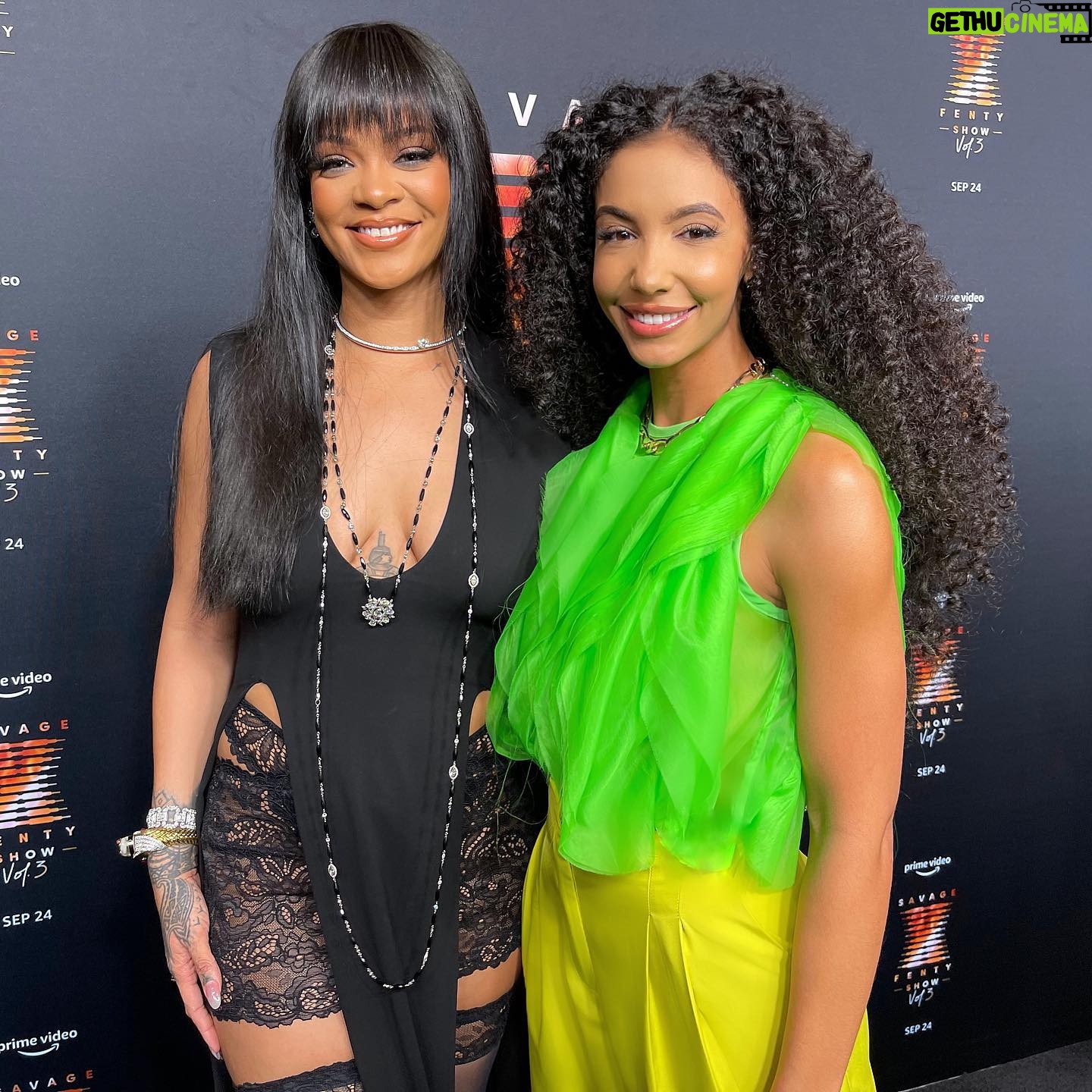 Cheslie Kryst - 34.3K Likes - We finally got a real pic instead of a photobomb! Lol many congrats to this queen on her Savage X Fenty Vol. 3 show!! Catch it tomorrow on @amazonprimevideo and our interview tonight on @extratv !! .
.
.
#rihanna #rihannanavy #savagexfenty #nycstreetstyle #redcarpet #greenoutfit