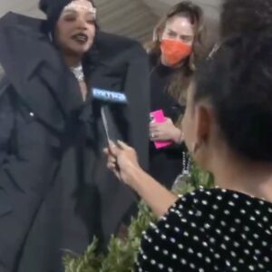 Cheslie Kryst Instagram - Okay, okay last post, I promise (for now lol)!! @badgalriri made a splash on the carpet and I wanted a photo of her and @asaprocky in the background of a selfie of mine. I ended up being in the background of one of her photos too 😂😂 .. Also, loved her answer on how her outfit related to the Met Gala theme of American fashion! Swipe to see it all! .
.
.
.
#metgala #themet #metgala2021 #extra #extratv #badgalriri #redcarpet #selfie